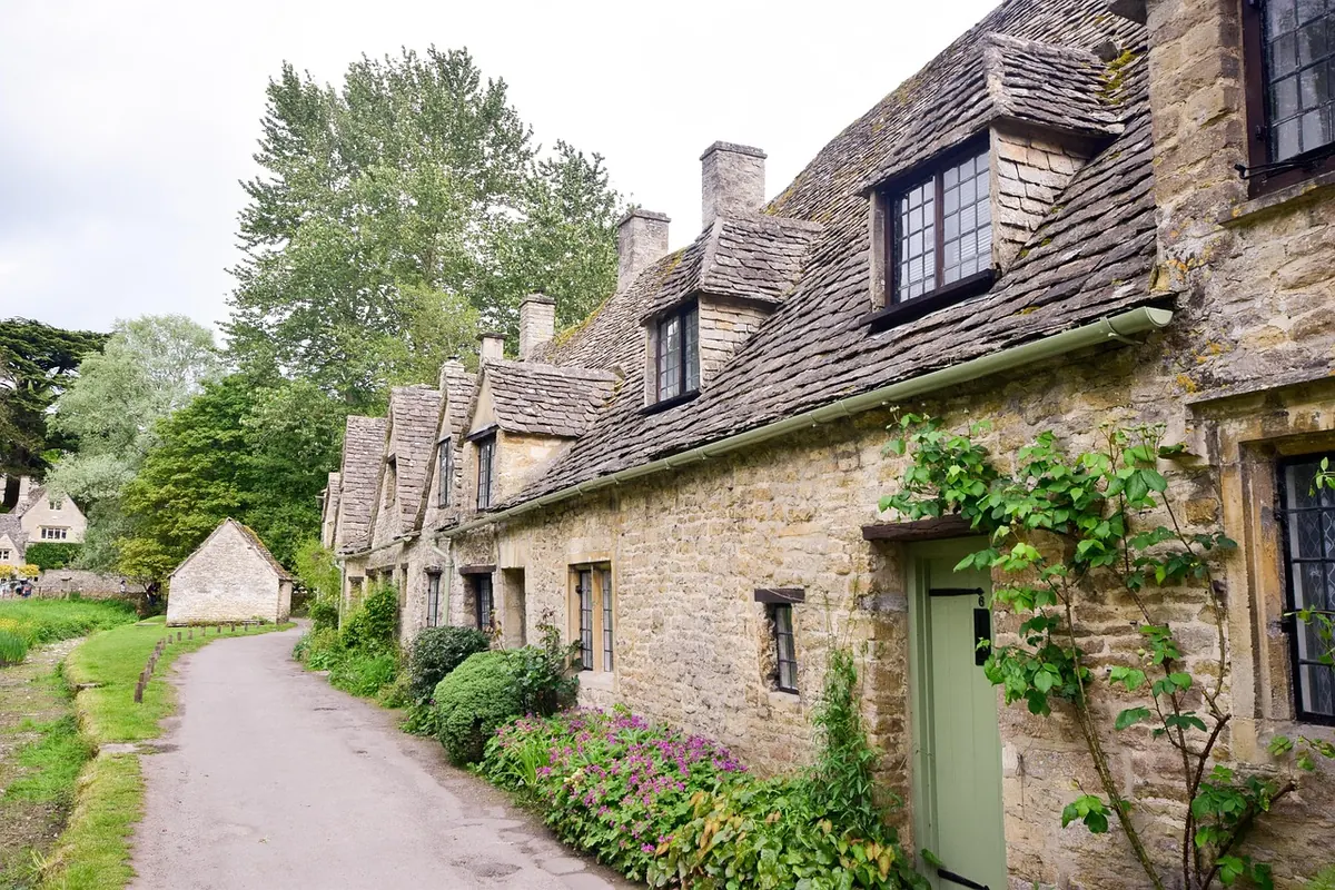 Decorating a Cotswolds Cottage: Balancing Rustic Charm with Modern Comforts